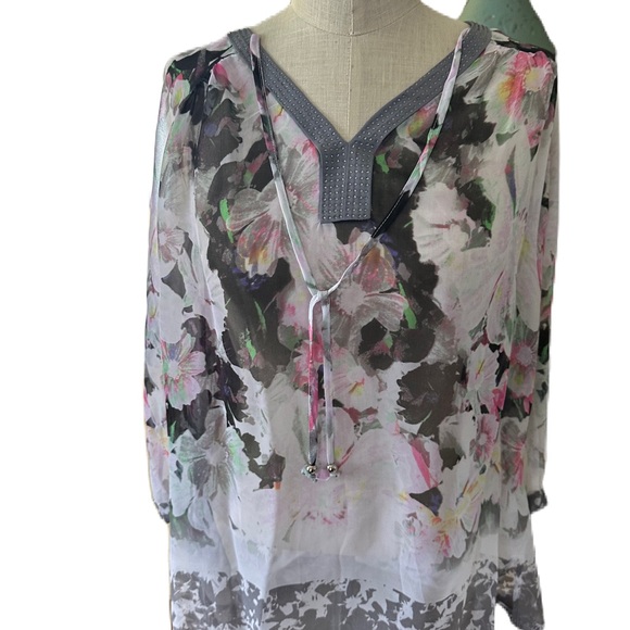 Ellen Tracy Women’s Semi Sheer Floral Blouse. Size XL - Picture 1 of 8